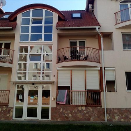 Gobe Apartman Хайдусобосло Экстерьер фото